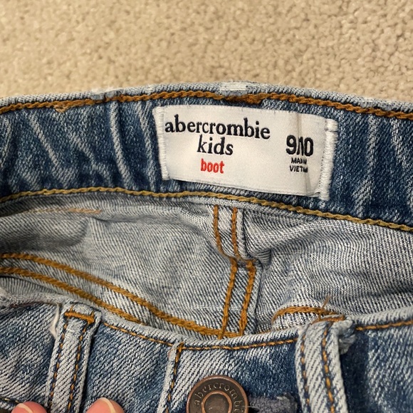 Boys Abercrombie kids boot cut blue jeans. Size 9-10 - Picture 6 of 7